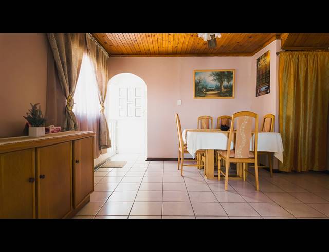 3 BEDROOM FREEHOLD FOR SALE IN MONTFORD